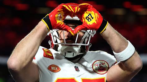 Travis Kelce Blows Kiss Forms Heart With Hands As He Scores Historic