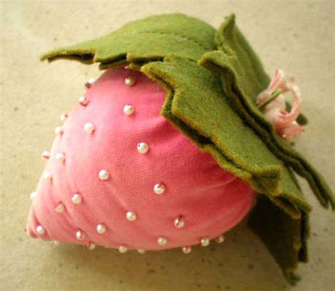 Vintage Strawberry Pincushion I Found This Vintage Velvet Flickr