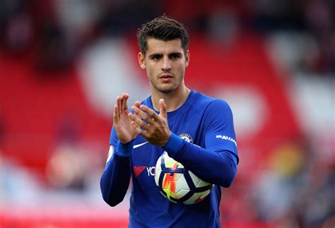 Morata asked the father how they had got there, the two chatted about spain's form and shared a couple of coffees before the striker embraced the elder man and headed off to his room. La Media Inglesa | Sin confianza no hay Morata