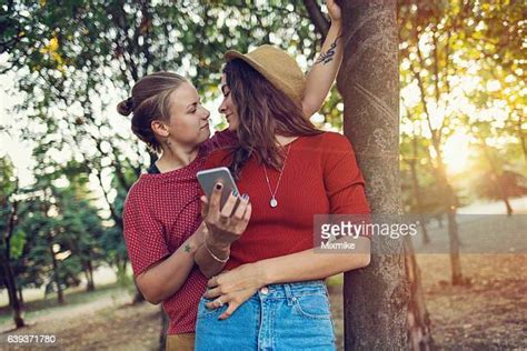 60 Meilleures Teen Lesbian Couple Photos Et Images Getty Images