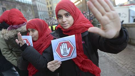 thousands of people in sweden show the right way to respond to islamophobia vox