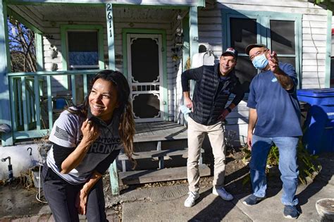 Born Into Volunteering Eva Longoria Helps San Antonio Food Bank