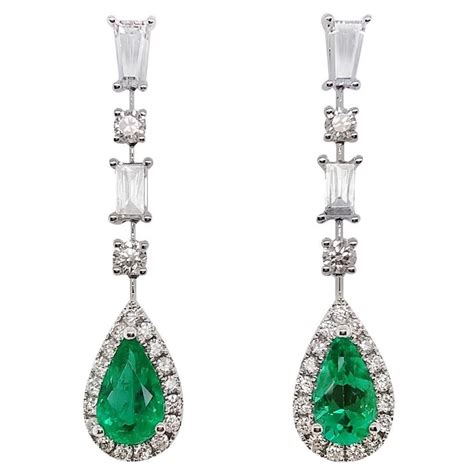 Muzo Emerald Colombia Diamonds Art Deco Style K Yellow Gold Dangle