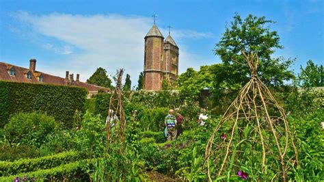 Widower Appeals For Last Photo Of Wife At Sissinghurst Castle Bbc News