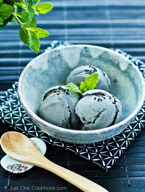 When ice cream is fluffy and thick, shut off the machine and scrape ice cream into chilled container, using chilled spatula. Black Sesame Ice Cream 黒ゴマのアイスクリーム • Just One Cookbook