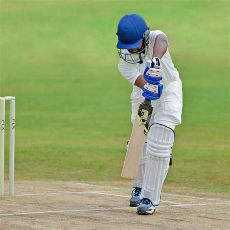 A standard batting technique normally refers to a batsmans' stance, his movements and body execution of a cricket stroke. CRICKET BATTING TECHNIQUES 2 | decathlonin