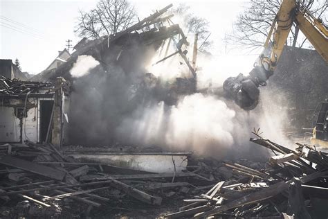 Exposure During Asbestos Removal Exceeds Legal Limits