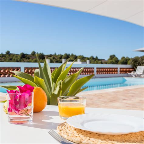 Judaism recognizes the primacy of an inner beauty, but we are nonetheless called upon to care for our bodies and not discouraged from tending to our appearance. Inner Beauty Retreat Portugal Algarve 3 - Inner Beauty Retreat