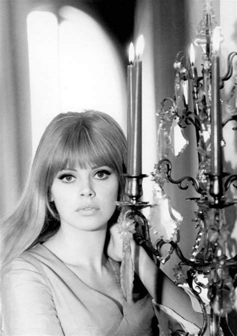 Britt Ekland Julie Christie 1960s Hair And Makeup Hair Makeup 60s