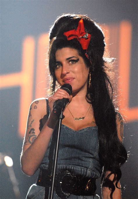 remembering amy winehouse grammy winner s life in photos