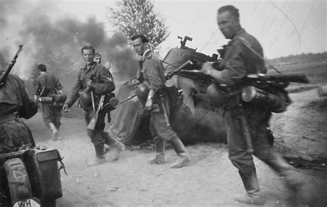 Wehrmacht Soldiers 1941 Kowno Eastern Front World War Photos