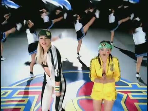 Hollaback Girl Music Video Gwen Stefani Image 18761099 Fanpop