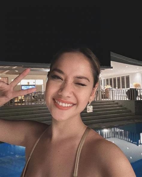 3 Potret Bcl Pakai Bikini Berenang Di Malam Hari Bikin Netizen Resah