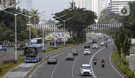 Foto Jalan Sudirman Kembali Dipadati Kendaraan Foto