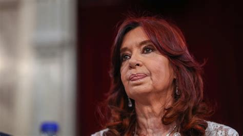 Argentina Cristina Fernández se prepara para escuchar la sentencia de