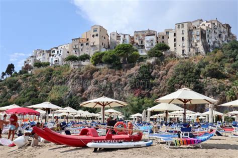 Sperlonga Scorcio Del Borgo Dalla Spiaggia Di Levante Editorial Photo