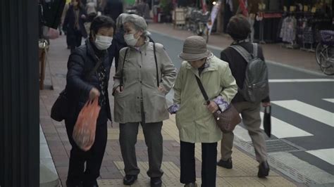 Japan Wants To Attract 40 000 Foreign Workers In Plan To Tackle Ageing Population Sbs News