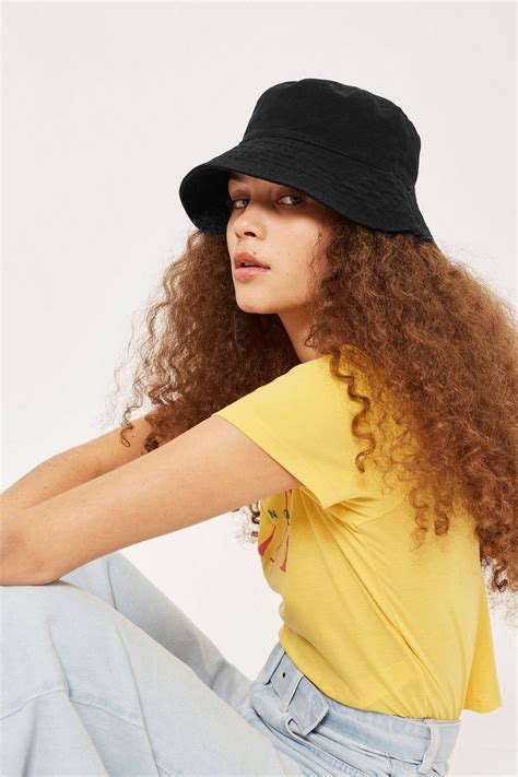 79 Stylish And Chic How To Style A Bucket Hat 2022 Trend This Years