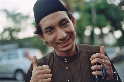 Includes transpose, capo hints, changing speed and much more. Punca Lagu Bawaku Pergi Zizan Dan Kaka Diharamkan Kerajaan ...
