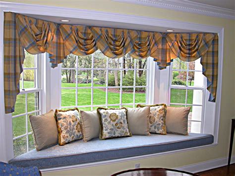 Traditional Living Room window Seat | Window treatments living room