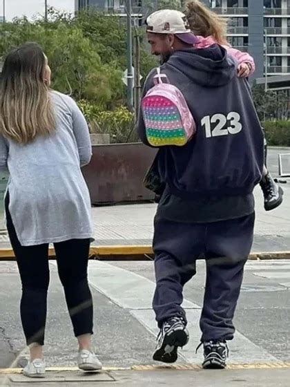 en fotos tini stoessel y rodrigo de paul llegaron a la argentina luego de sus vacaciones infobae