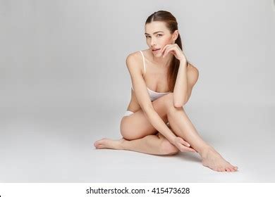 Slim Tanned Womans Body Over Gray Stockfoto Shutterstock