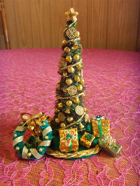 Pin By Esther Munson On Christmasnuts Miniature Christmas Trees