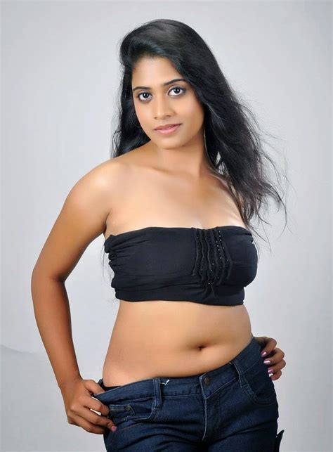 8 Hot Stills Telugu Actress Samatha MOVIEEZREEL BLOGSPOT COM