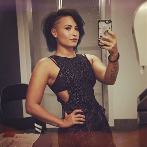 Demi Lovato Shows Off New Hairdo With Fierce Undercut And Teal Dip Dye Beauty News Reveal