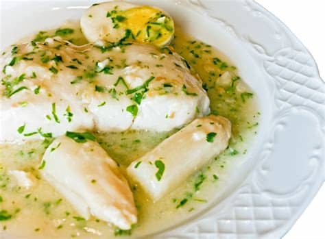 Coceremos los huevos, este elemento formará parte de la decoración más tradicional del plato. Receta de merluza en salsa verde thermomix - Unareceta.com