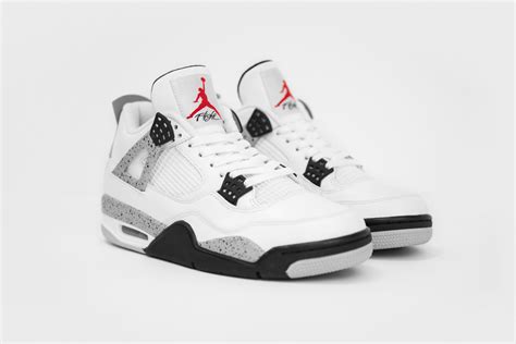 Air Jordan 4 White Cement Retro Release Reminder Wave®