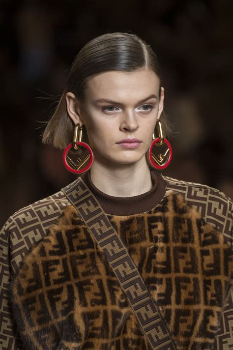 Fendi Fall 2018 Fashion Show Details The Impression