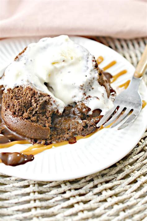 Top with blue bell vanilla ice cream and enjoy with a silver spoon my sister and i have been chili's molten chocolate lava cake (cmclc) snobs since we your instructions to reheat this piece of heaven at home have helped us do this almost right! Keto Chocolate Cake - BEST Low Carb Keto Molten Lava Cake Recipe Copycat Chili's Idea - Easy ...