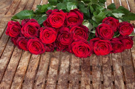 Red Roses On Wooden Table High Quality Nature Stock Photos Creative