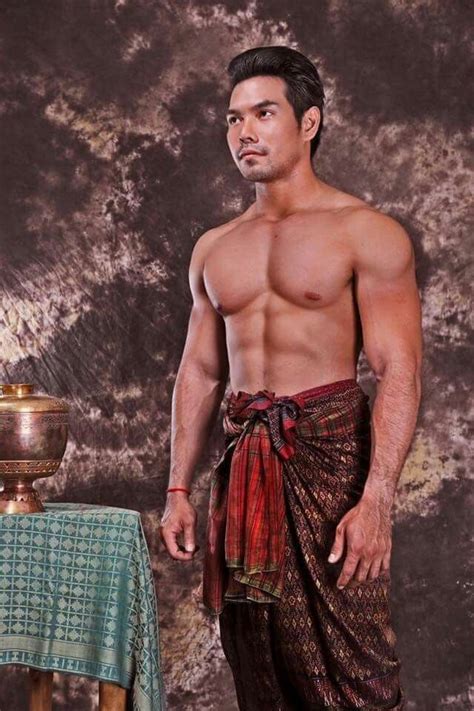 handsome khmer man with traditional khmer clothes กัมพูชา นักรบ นายแบบ