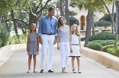 The Spanish Royal Family’s Chic and Coordinated Summer Vacation Style ...