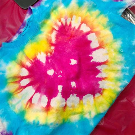 How To Tie Dye Heart Shape The Neon Tea Party