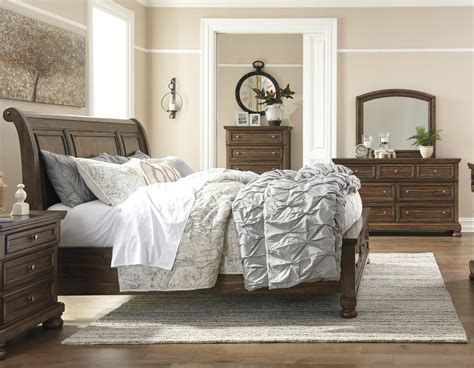 Signature Design By Ashley Flynnter Queen 5 Piece Bedroom Group Royal