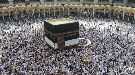In Pictures Foreign Muslims Return To Mecca For Umrah Pilgrimage Bbc News