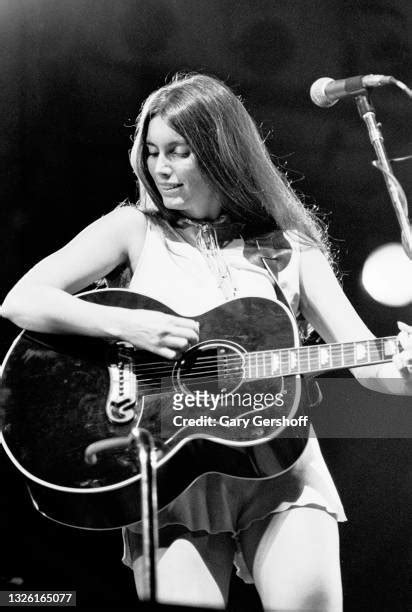 Emmylou Harris Photos And Premium High Res Pictures Getty Images