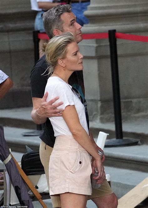 Thats Amore Megyn Kelly Strolls The Streets Of Florence Italy With