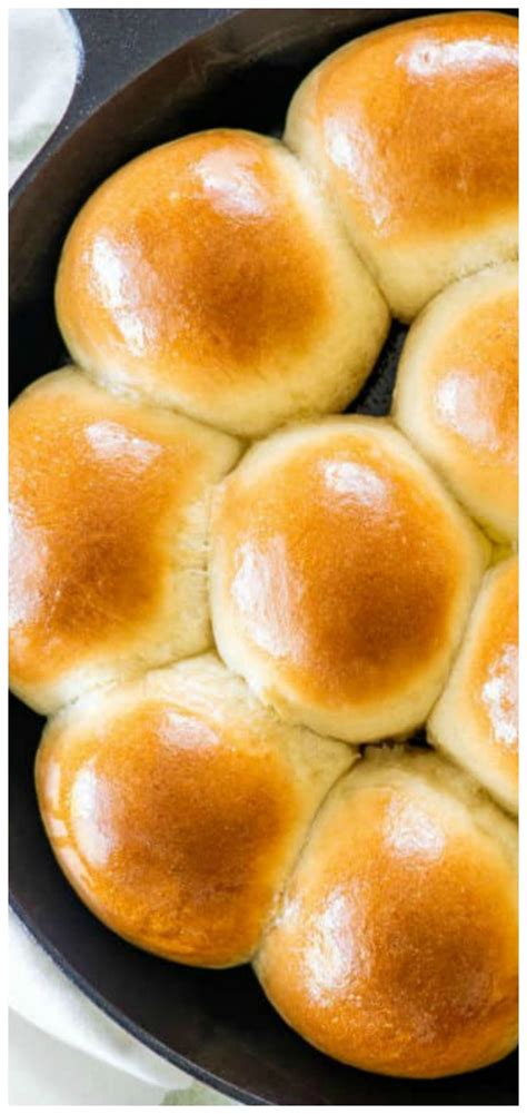 quick yeast dinner rolls ~ they re soft pillowy and delicious sweet yeast rolls recipe