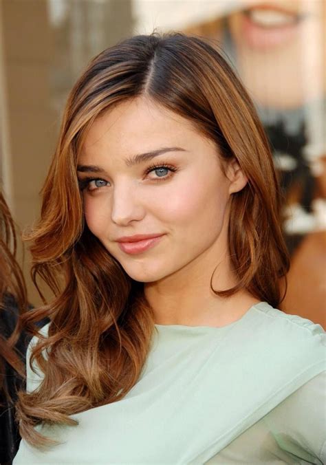 Wavy Brown Hair Side Part Miranda Kerr Hair Miranda Kerr Hair Color