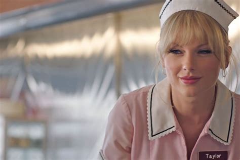 Taylor Swift Stars As Waitress Bartender In Capital One Commercial