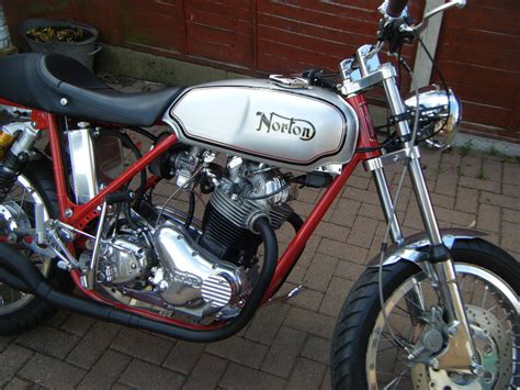 Andover on a cold, damp thursday morning: NORTON COMMANDO 1973 MK2A