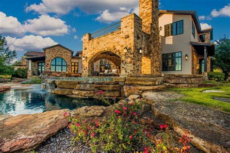 14m Luxe Italian Villa Offers Dazzling Views Of The Texas Hill Country
