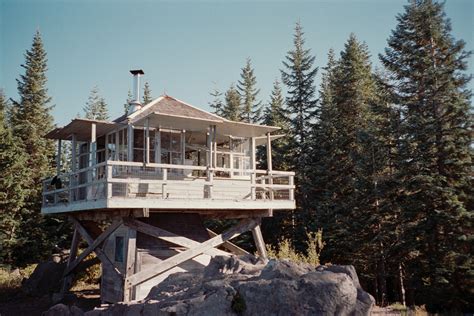 Hiking Mt Hood Oregons Best Fire Lookout Tower Field Mag