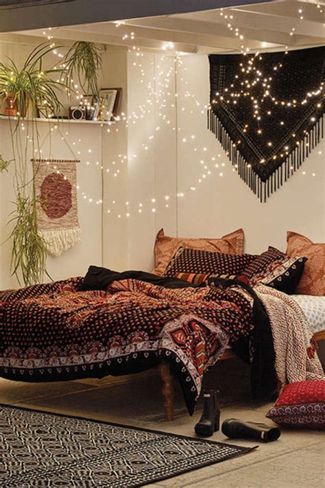 15 Ways To Use Fairy Lights In The Bedroom