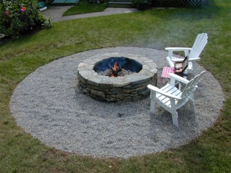 A backyard fire pit lets you enjoy the outdoors all year, no matter what the mercury says. How To Build Your Own Fire Pit For Under $500 | Underwritings Blog