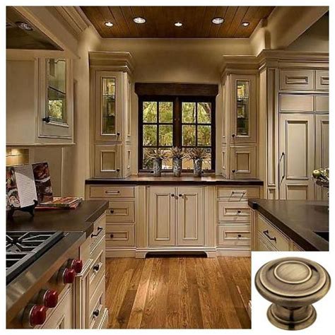 It adds elegance to your classic style kitchen. Dark, light, oak, maple, cherry cabinetry and distressed wood kitchen cabinets f in 2020 (With ...